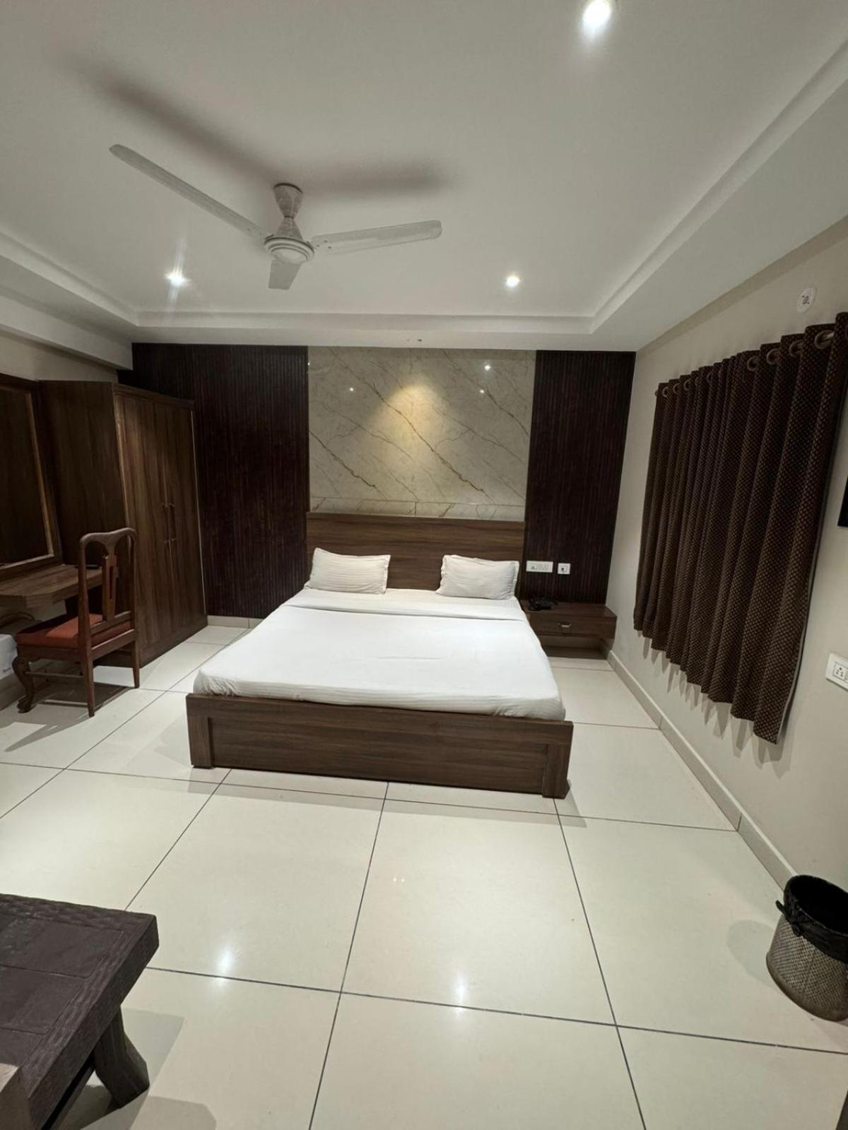 Hotel Pearl Inn Rudrapur Exterior photo